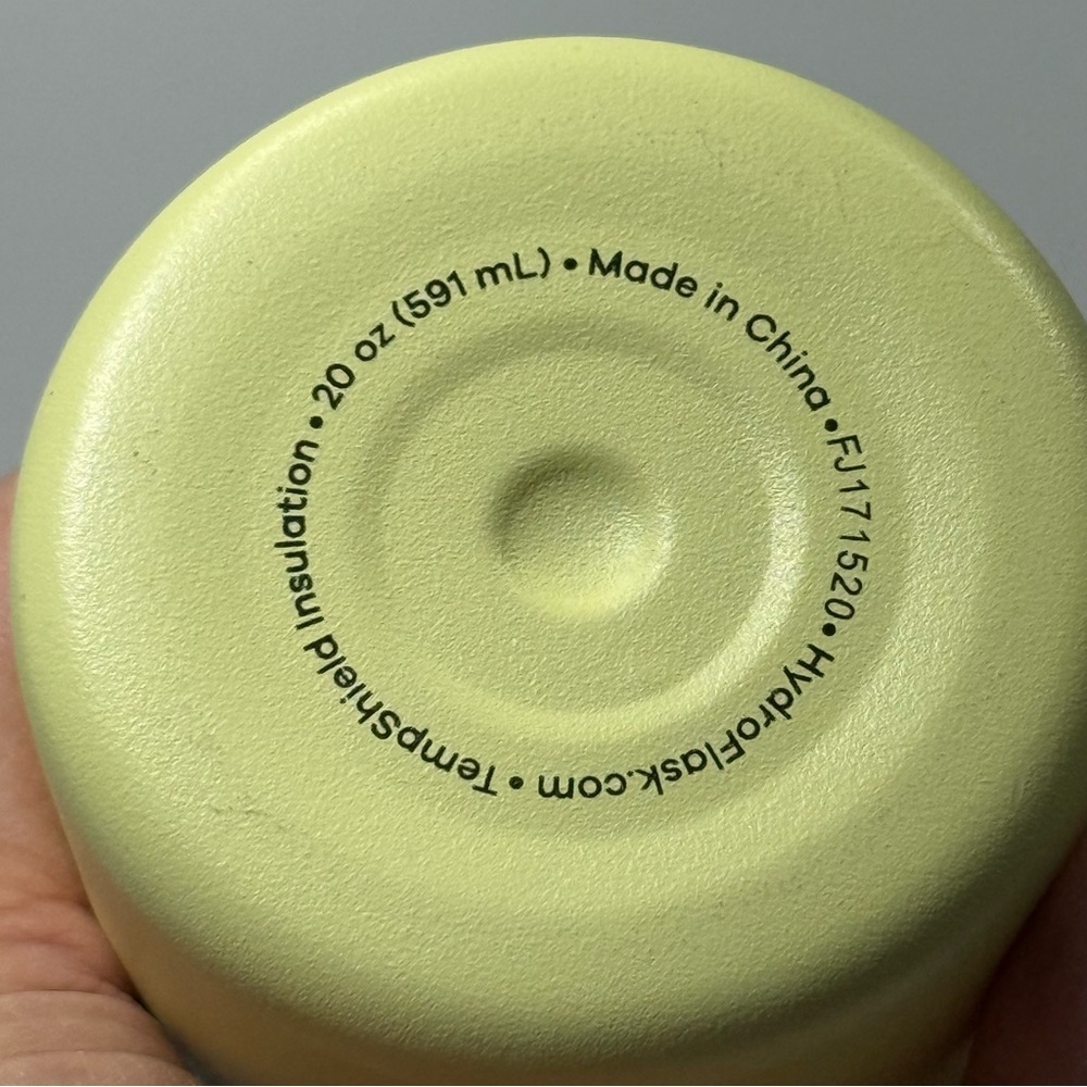 Hydro Flask Light Yellow 21 oz Water Bottle - Picture 3 of 6